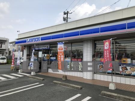 コンビニ　ローソン 熊本尾ノ上3丁目店（コンビニ）まで392m