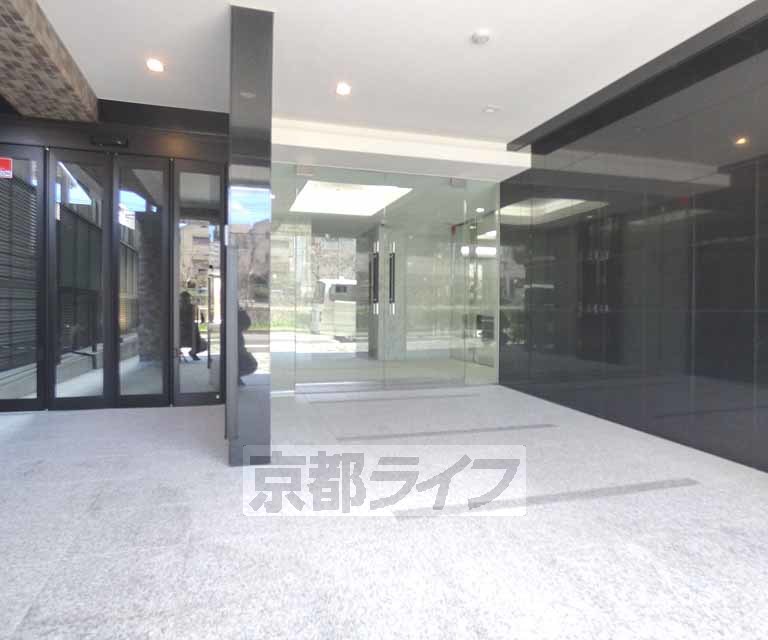 その他共有部分　建物入口です。