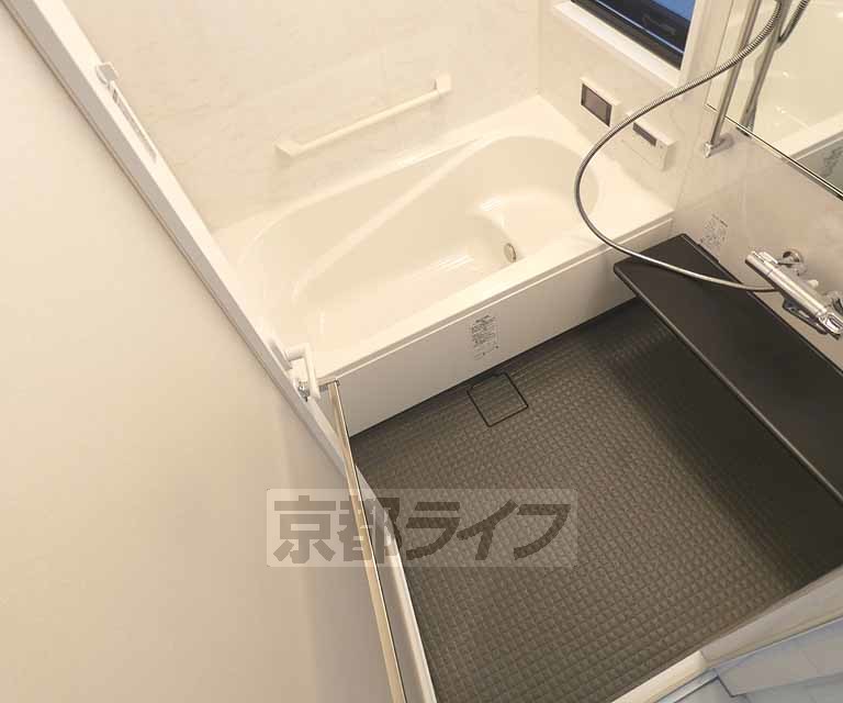 バス・シャワールーム　バスルームです。