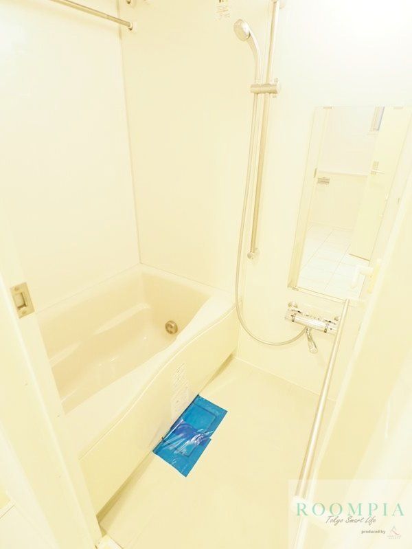 バス・シャワールーム　同タイプの別のお部屋です。