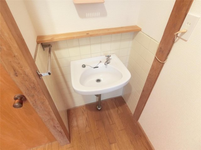 洗面設備　帰宅時の手洗いやうがいに便利な洗面台♪