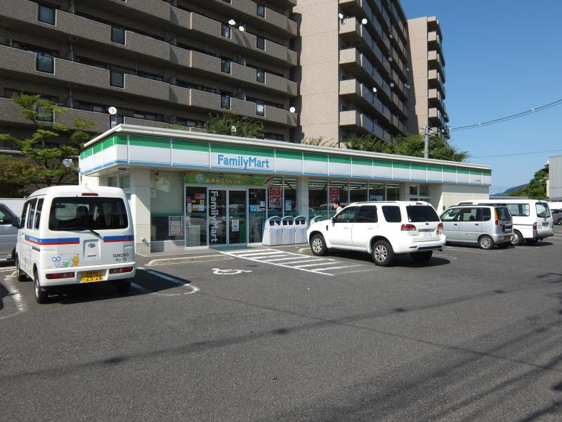 コンビニ　ファミリーマート 松江大輪町店（コンビニ）まで579m