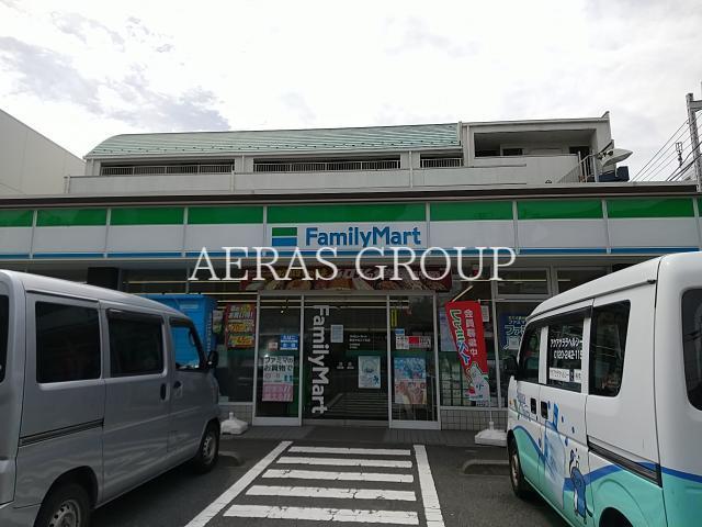 コンビニ　ファミリーマート鶴見中央三丁目店（コンビニ）まで43m
