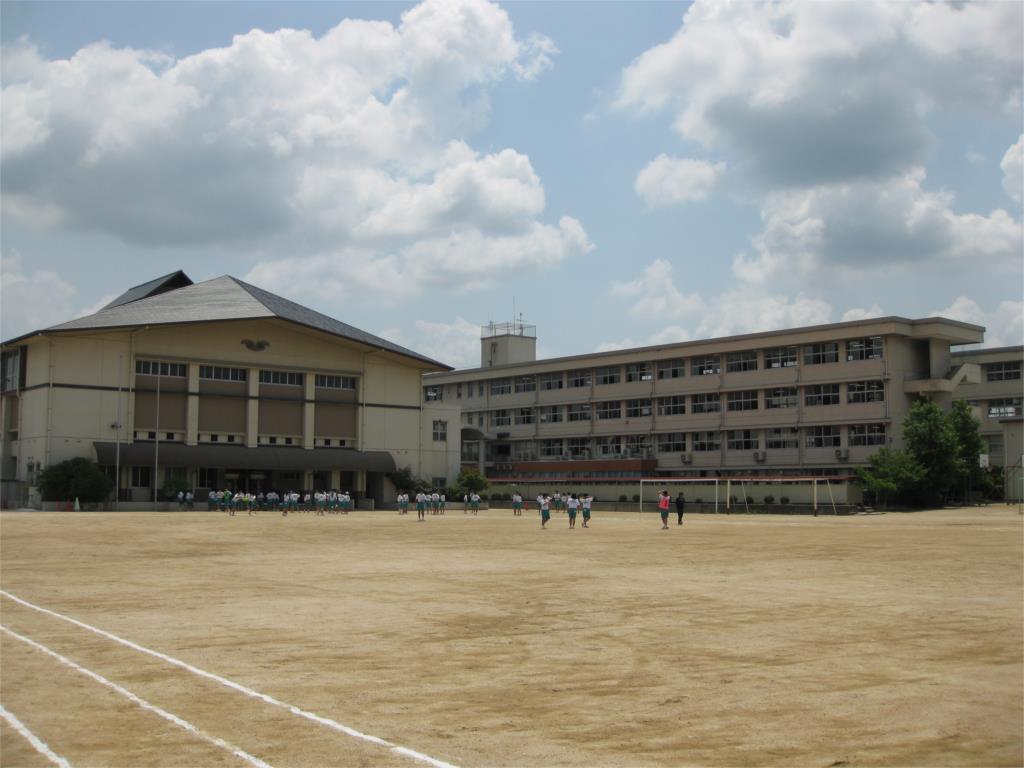中学校　総社市立総社東中学校（中学校）まで337m