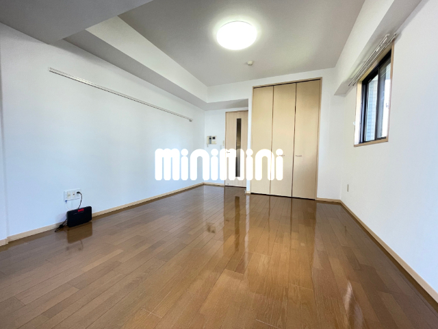 その他部屋・スペース　角部屋で小窓付き