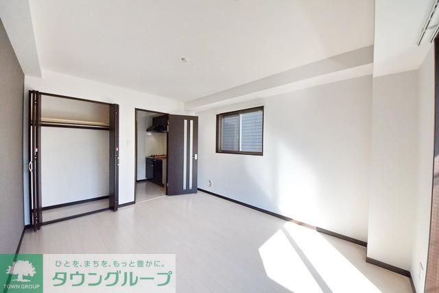 居室・リビング　２面採光の明るいお部屋