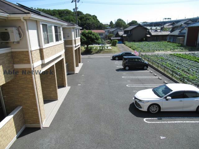 駐車場　駐車場