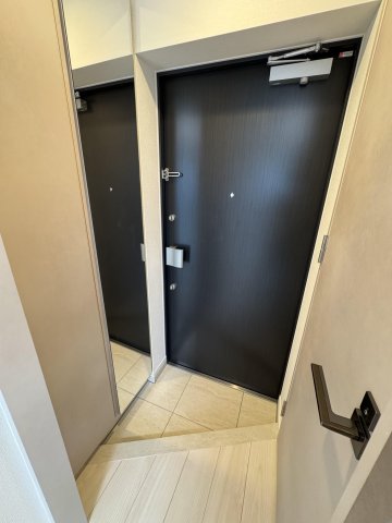 玄関　（別タイプ参考写真）ティモーネグランデ田端ノルド　荒川区西尾