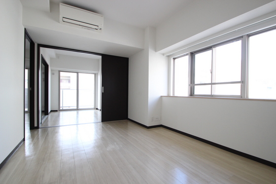 居室・リビング　※他の部屋の写真です。