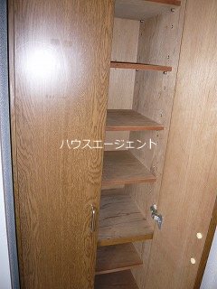 エントランス　シューズBOXございます。※参考画像