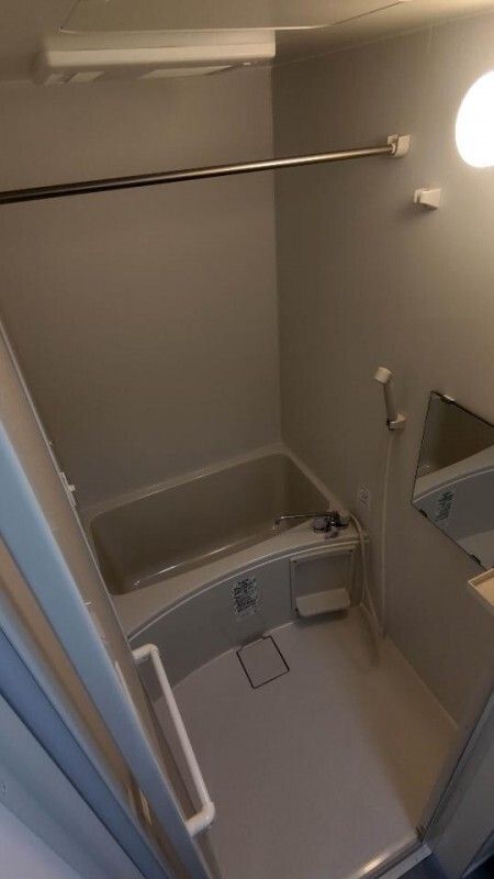 バス・シャワールーム　コンパクトで使いやすいお風呂です