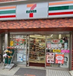 コンビニ　セブンイレブン（コンビニ）まで115m