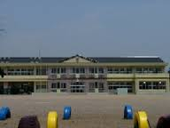 小学校　小山市立城北小学校（小学校）まで329m
