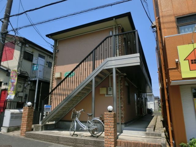 建物外観　お買い物施設が多く便利です。
