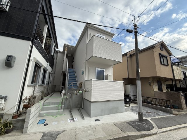 建物外観　宅配BOX付きで便利です！