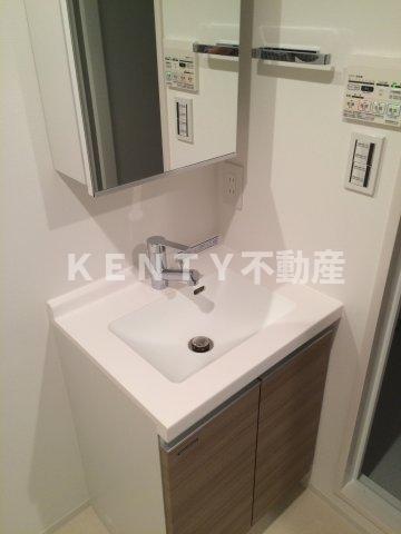 洗面設備　スペースが確保できる洗面所です