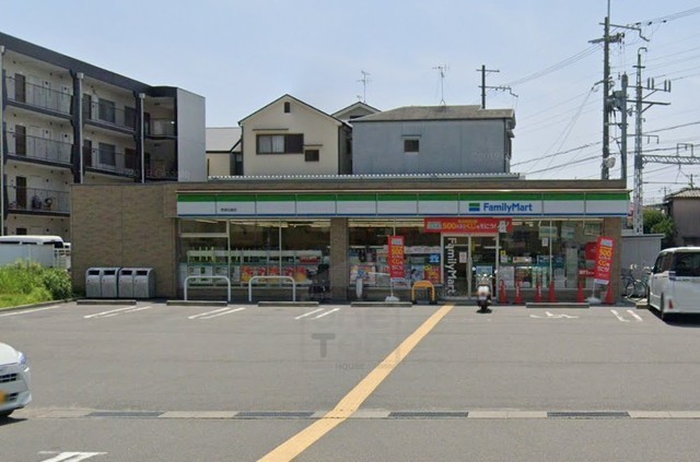 コンビニ　ファミリーマート　摂津庄屋（コンビニ）まで476m