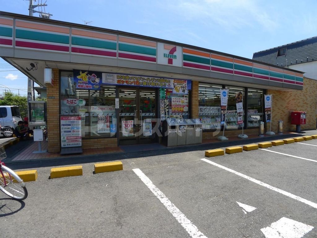 コンビニ　セブンイレブン足立六木店（コンビニ）まで230m