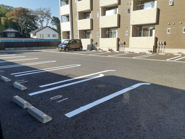 駐車場　車をお持ちの方に嬉しい駐車場付きの物件です
