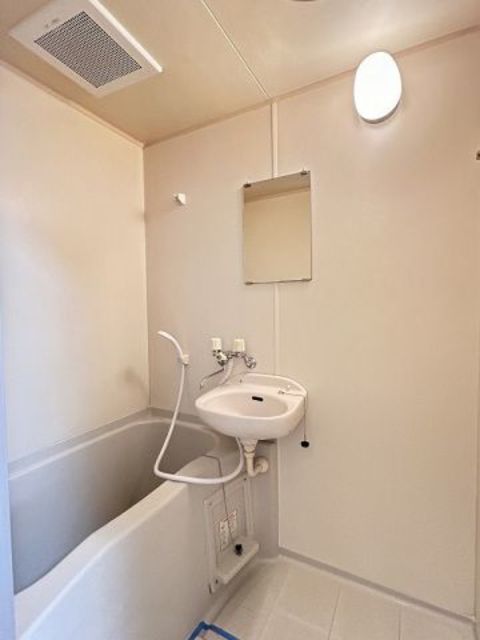 バス・シャワールーム　別部屋の写真です