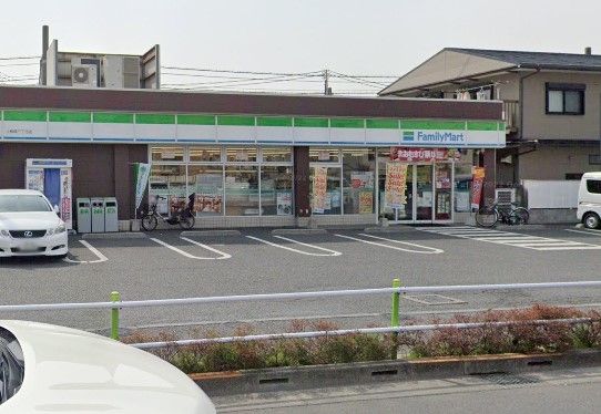 コンビニ　ファミリーマート上板橋三丁目店（コンビニ）まで110m