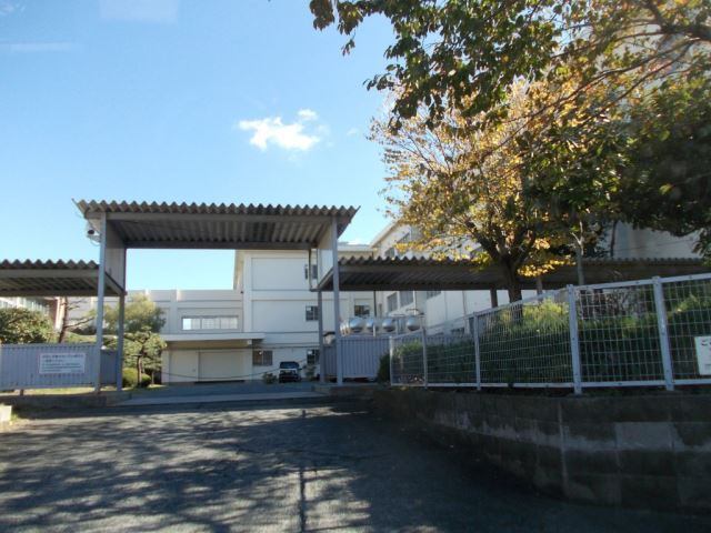小学校　豊川市立代田小学校（小学校）まで745m
