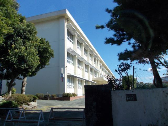 中学校　豊川市立代田中学校（中学校）まで550m