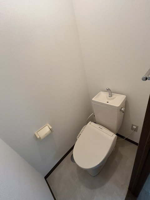 トイレ　※写真は４０６号室です