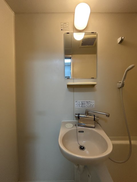 洗面設備　※写真は４０６号室です