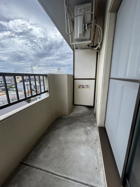 バルコニー　※写真は４０６号室です