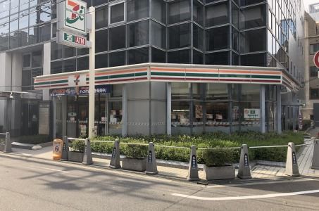 コンビニ　セブンイレブン 大阪江戸堀1丁目店（コンビニ）まで2m