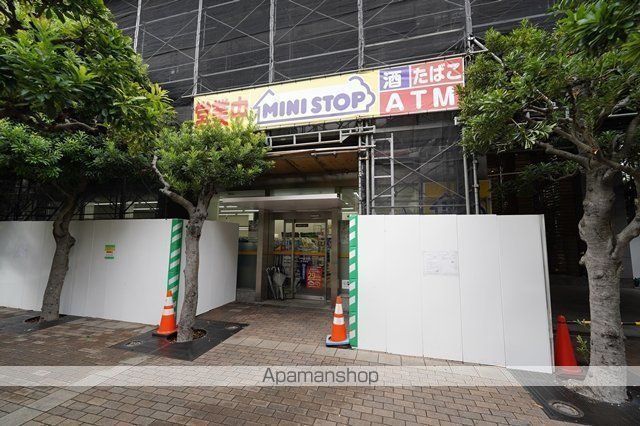 コンビニ　ミニストップ　新宿花園通り店（コンビニ）まで194m