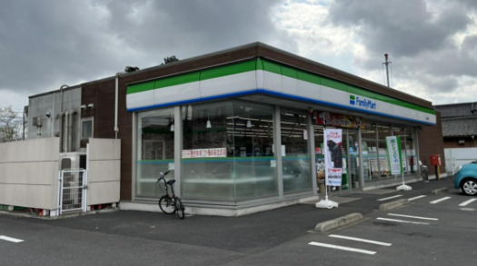 コンビニ　ファミリーマート 成田飯田町店（コンビニ）まで608m