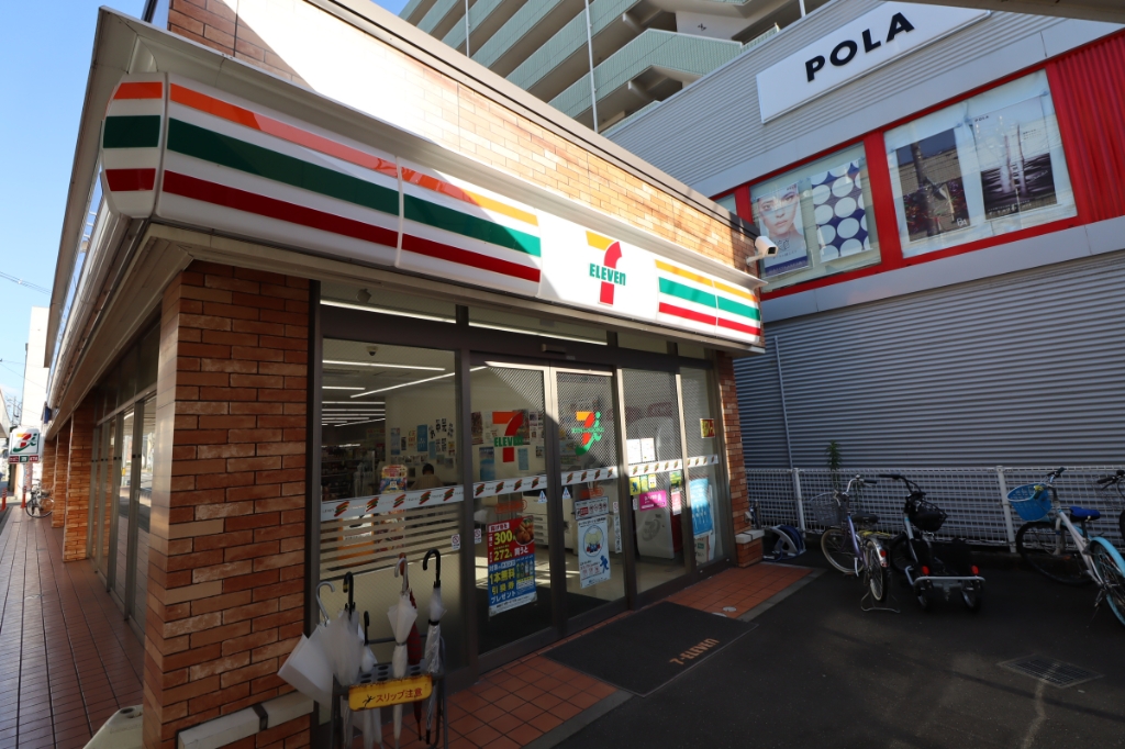 コンビニ　セブンイレブン新潟古町通4番町店（コンビニ）まで498m