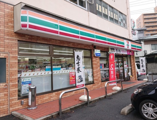 コンビニ　セブンイレブン広島横川新橋西店（コンビニ）まで355m