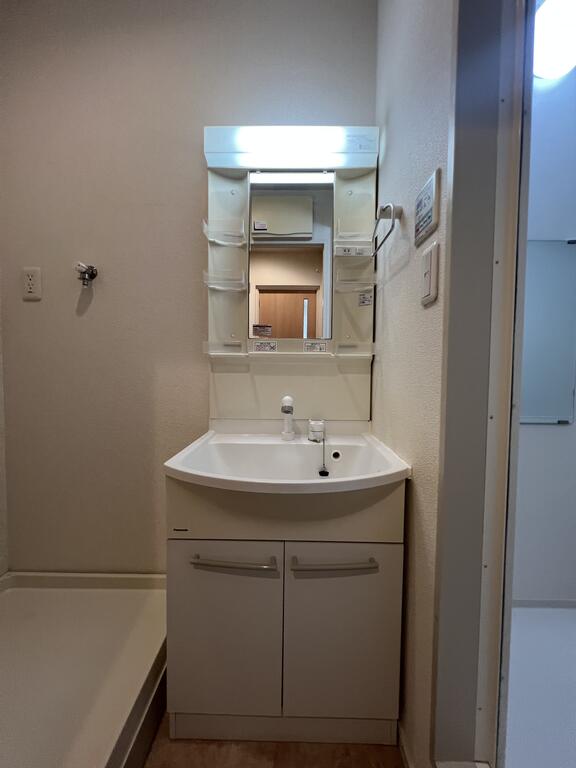 洗面設備　同物件別部屋の写真です。