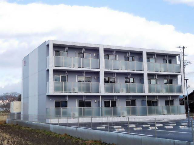 建物外観　重量感のある落ち着いた色目の外観