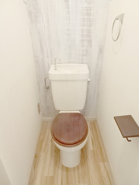 トイレ　※写真は同タイプの別室のものです。