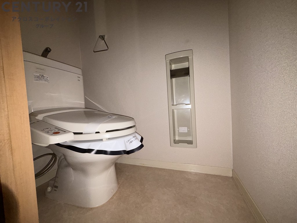 トイレ　温水洗浄便座付きのトイレです♪