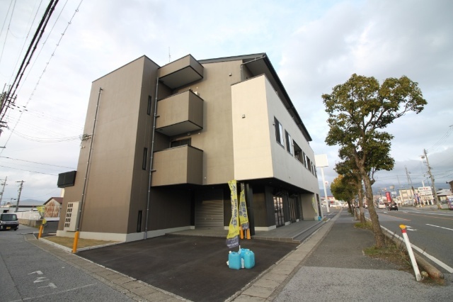 建物外観　鉄筋コンクリート！