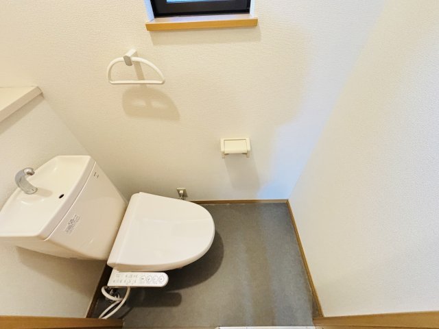 トイレ　※同物件別号室の写真になります