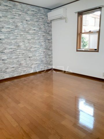 レジデンスTM河原町の居間写真