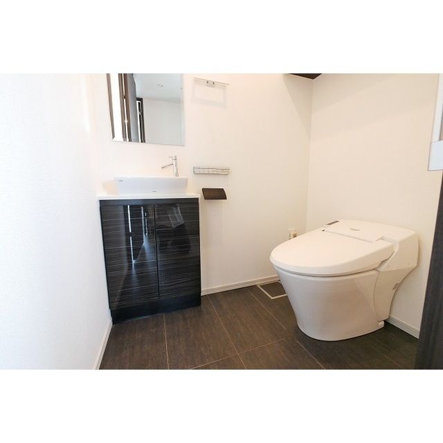 コンフォリア新宿イーストサイドタワーのトイレ写真