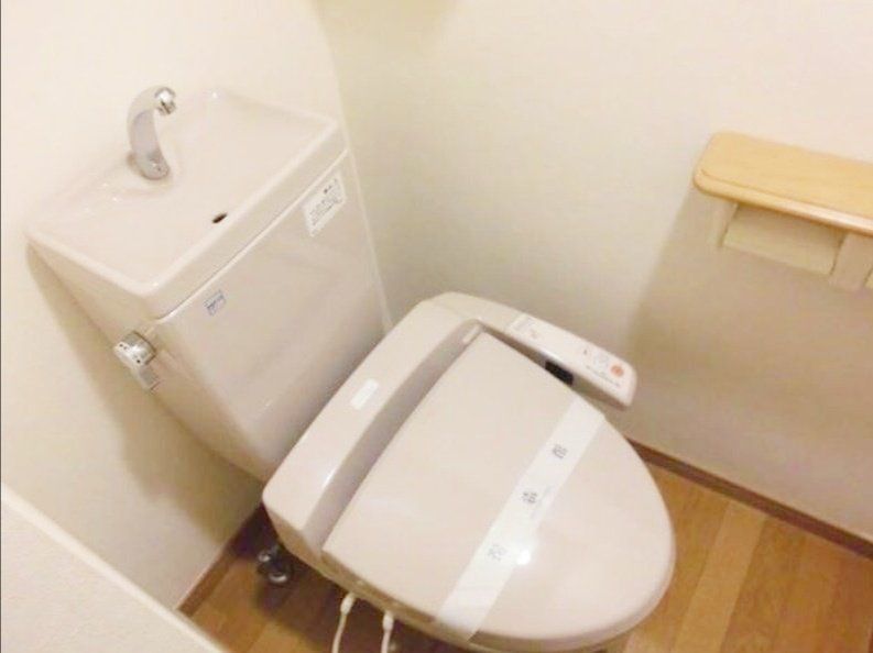トイレ　※同タイプの別のお部屋です。