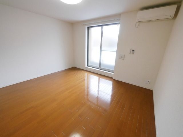 居室・リビング　※別部屋参考写真です