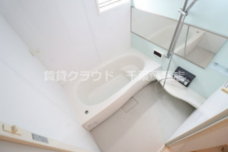バス・シャワールーム　広々としたバスルーム♪一日の疲れをゆっくり癒してください♪