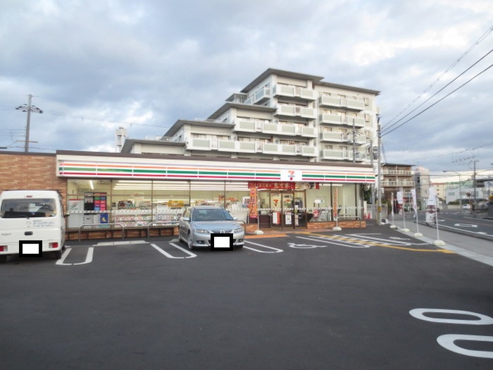 コンビニ　セブンイレブン八幡垣内山（コンビニ）まで99m