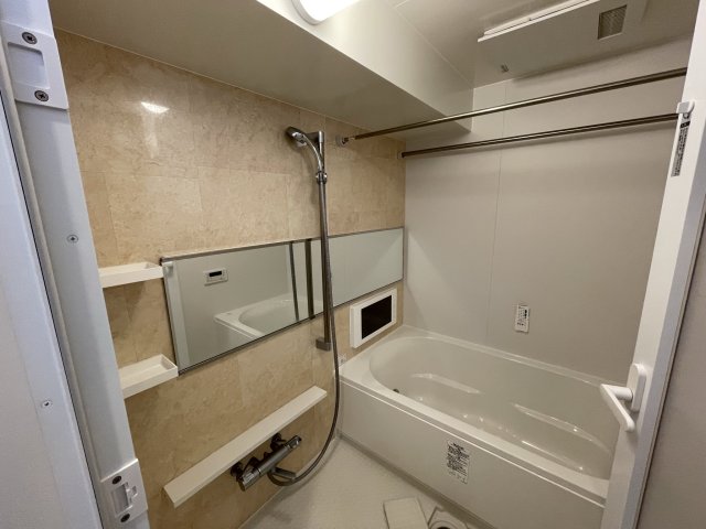 バス・シャワールーム　イメージとして同建物他部屋を表示しています