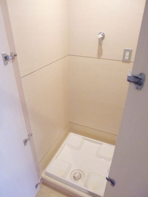 洗面設備　★洗濯機置き場隠せるようになってます！★