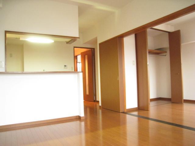 アヴァンティ高見MIの居間写真